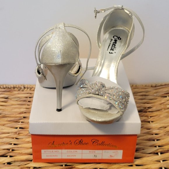 ❣️HP❣️Sweetie's Shoe Collection "Sherri" Jewel silver sequin sandal sz: 7.5 - Picture 4 of 10